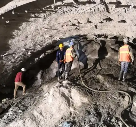 美溪隧道拱顶带模注浆料，微膨胀注浆料的特点及施工工艺